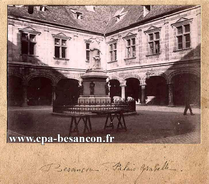 BESANÇON - Cour du palais Granvelle - Septembre 1899